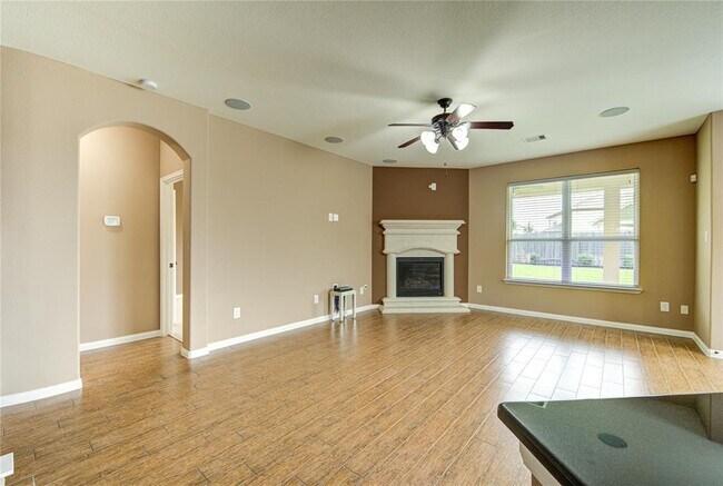 Building Photo - 18318 Russett Green Dr