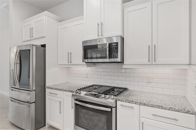 Building Photo - 11890 SW 33rd Ln