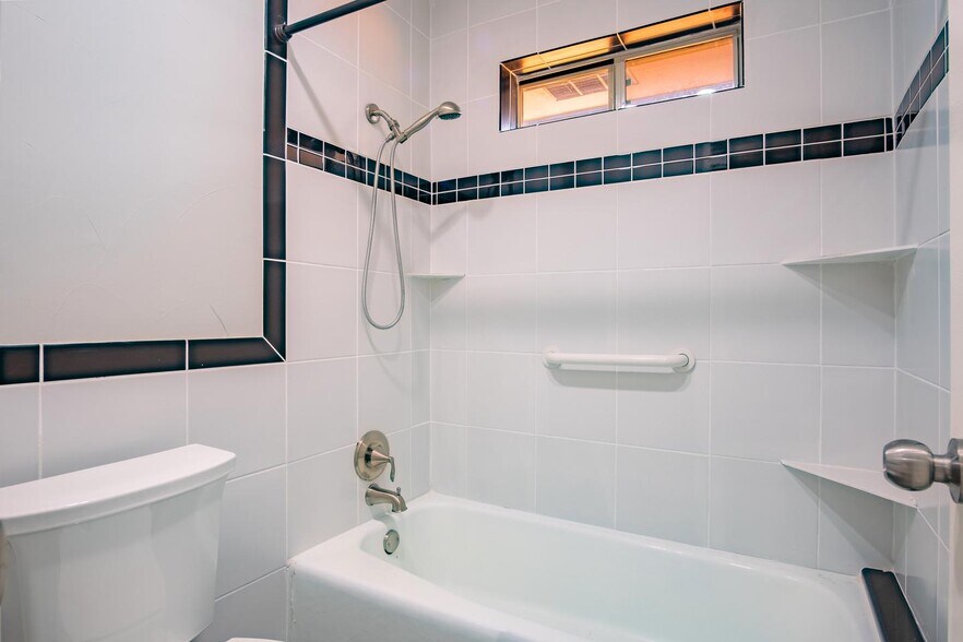 Building Photo - Gorgeous Prestonwood home with in-ground pool & large yard