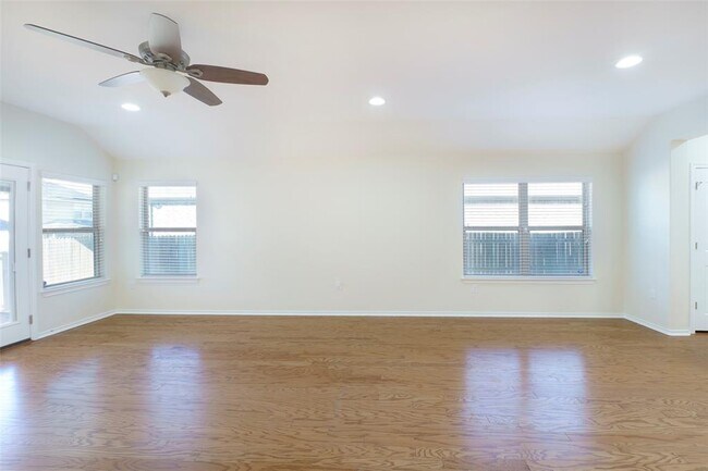 Building Photo - 13020 Kearns Dr