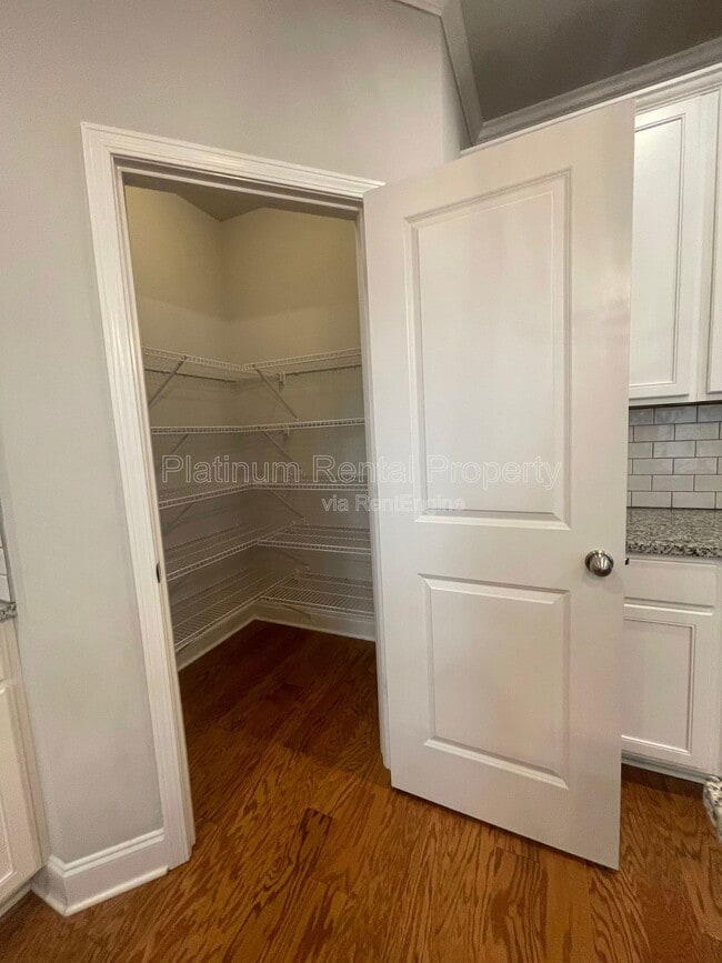 Building Photo - 8225 Crooked Crk Dr