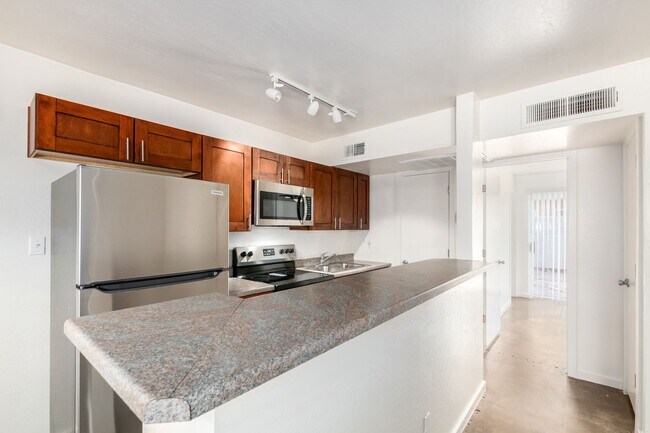 Building Photo - 1722 E Ocotillo Rd