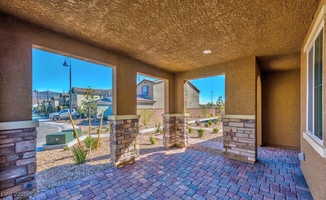 Building Photo - 2887 Starling Summit St