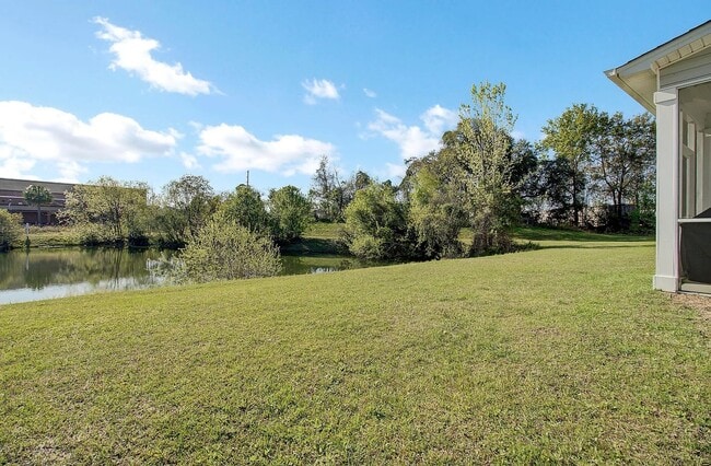 Building Photo - 3 Bedroom 2.5 Bath Townhouse in Lakeview Commons - Goose Creek
