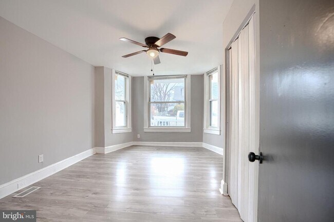 Building Photo - 3807 Fleetwood Ave