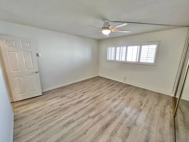 Building Photo - Top Floor Ocean View 1 Bed | Fully Remodeled | Large Balcony | Prime 2nd Street Location