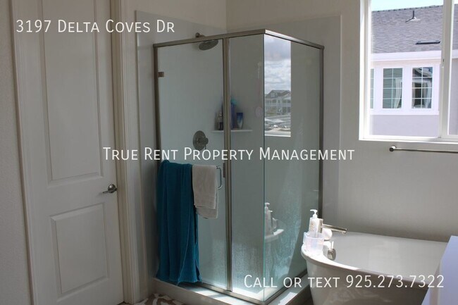 Building Photo - Gorgeous 5 Bed, 3 Bath in Highly Desirable...