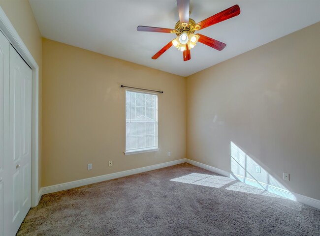 Building Photo - 3327 Dartmouth Dr