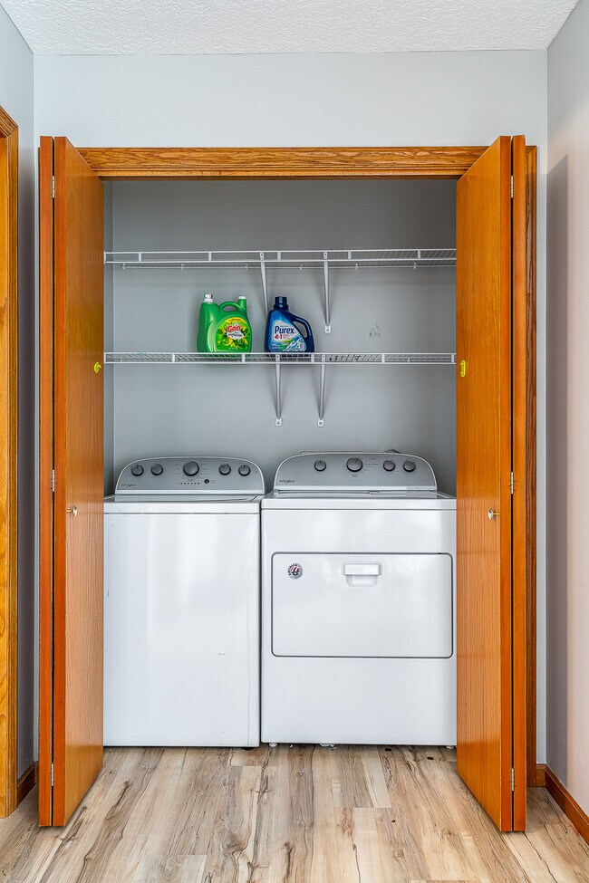 Washer/dryer in unit - 4155 Mallard Ct