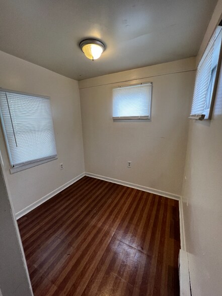 Building Photo - 427 Porter Ave