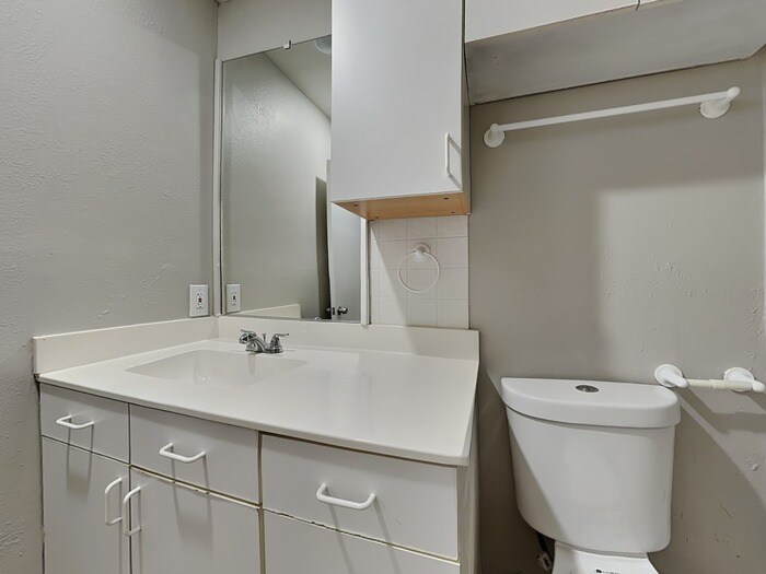 Building Photo - 446 Thistle Dr