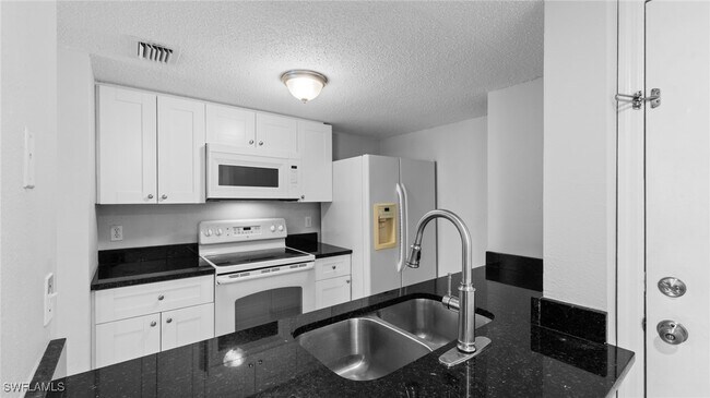 Building Photo - 3421 Winkler Ave