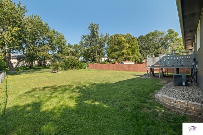 Building Photo - 7915 Heather Ave