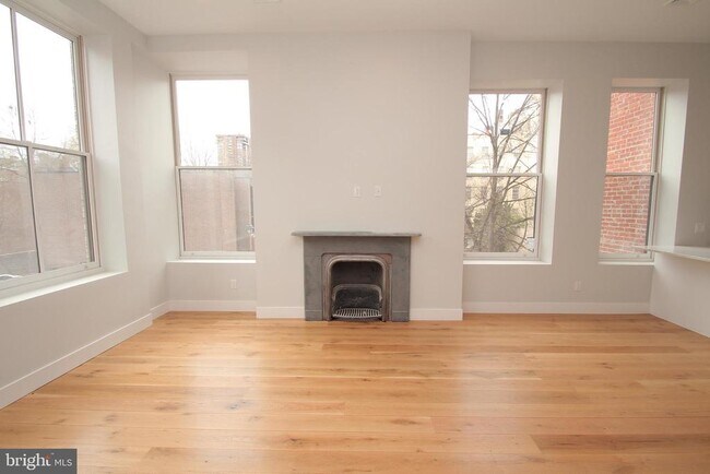 Building Photo - 220 S 3rd St