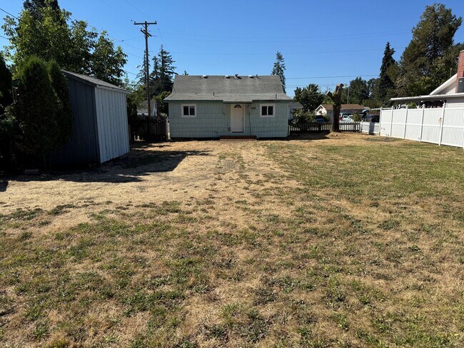 Building Photo - Charming 2-bedroom, 1-bath home in Cottage Grove!