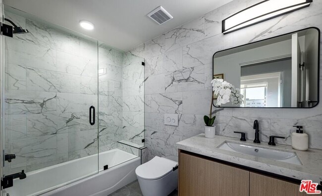 Building Photo - 707 S Berendo St