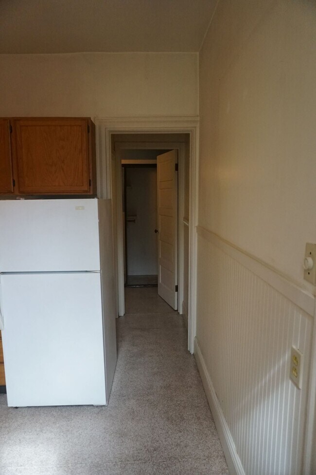 Building Photo - 1127B Cole St
