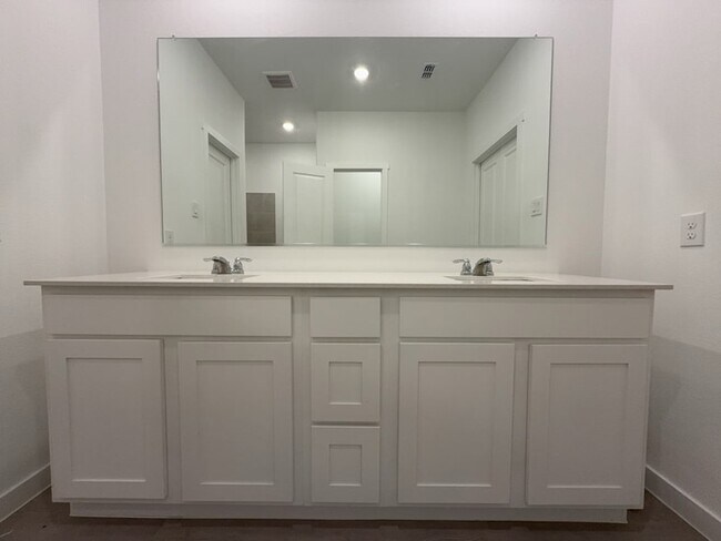 Building Photo - 537 Ml Trce Wy