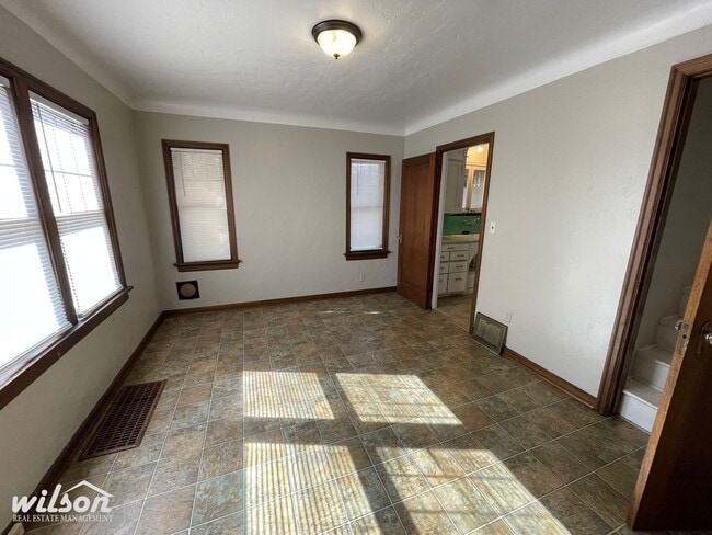 Building Photo - Spacious 4-Bedroom Oasis in the Heart of Yakima – Perfect for Family Living!