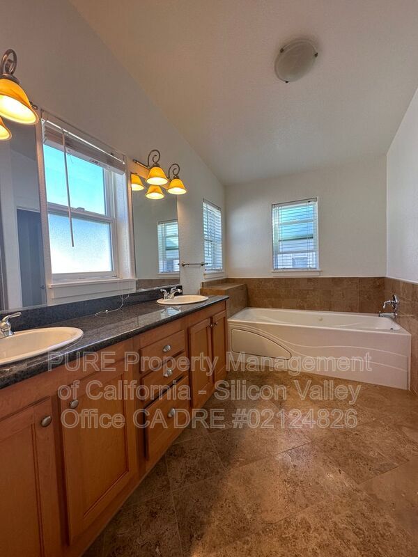 Building Photo - 134 Creekside Village Dr