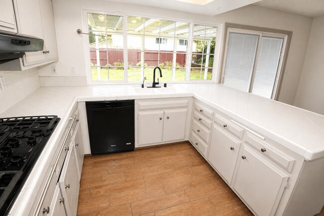 Building Photo - Spacious Corner Lot Home in Desirable Ventura Neighborhood!