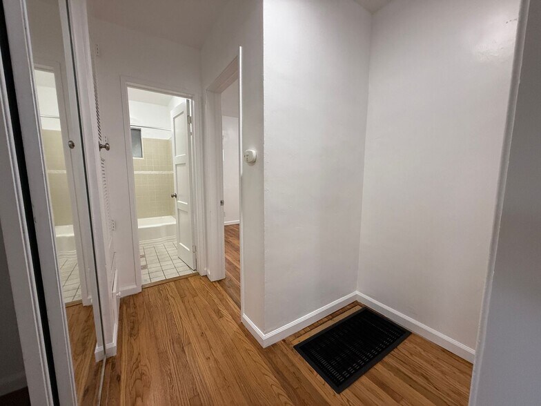 Building Photo - 1836 10th St