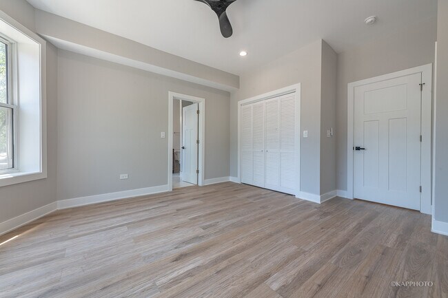 Building Photo - 4152 S Prairie Ave