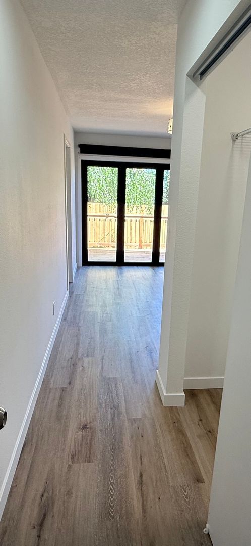 Building Photo - Well-cared-for home with strong curb appeal and quality updates in Southeast Portland.