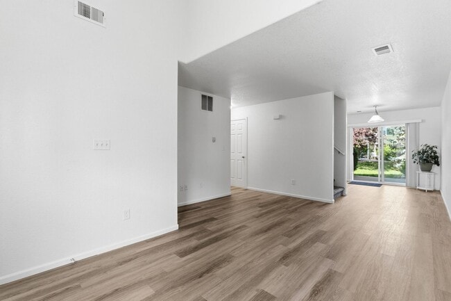 Building Photo - 802 Waterglen Dr
