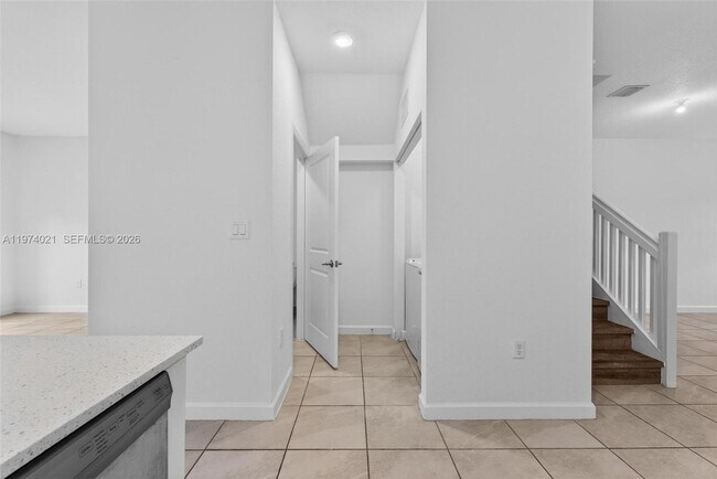 Building Photo - 2619 SE 11th St