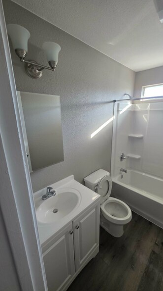 Building Photo - 1418 Colima St