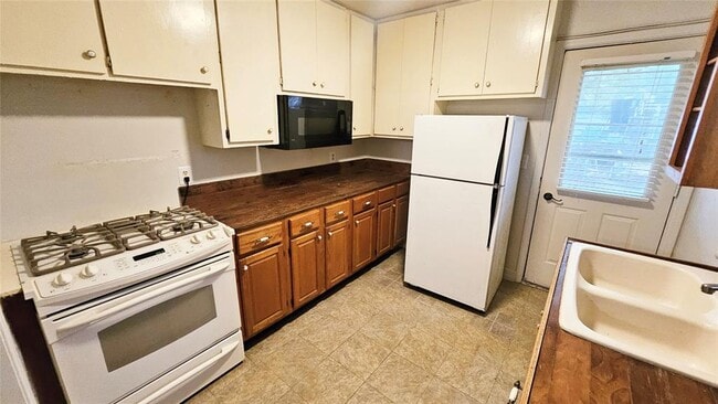 Building Photo - 2408 Woodward Ave