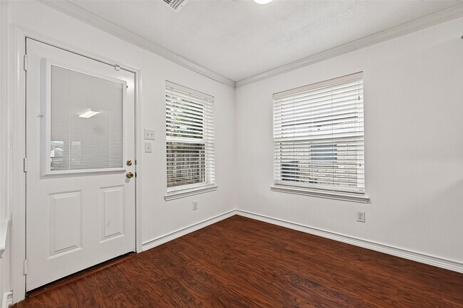 Building Photo - 9323 Eaglewood Shadows Ct