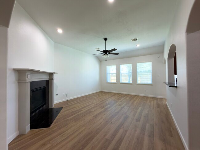 Building Photo - 2802 Ridgeglen Ln