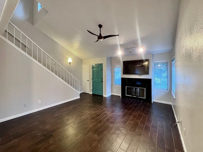 Building Photo - $2,300 Champlain Dr. & Fort Washington, 3 ...