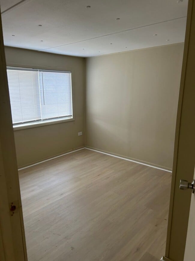 Building Photo - 1505 Goodyear Ave