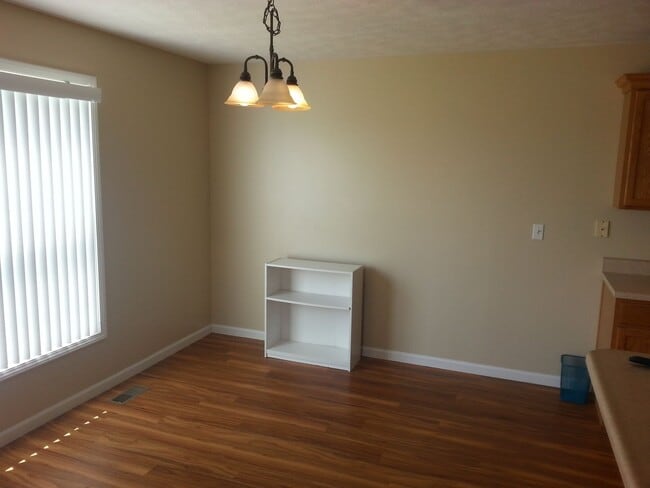 Building Photo - 703A Sunflower St