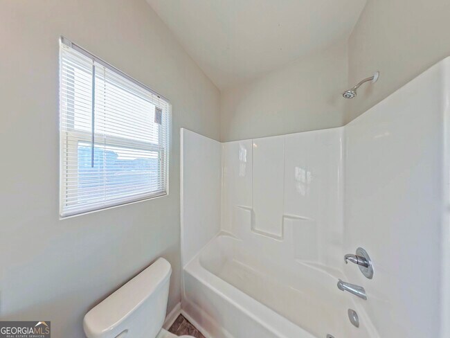 Building Photo - 182 Daisy Cir