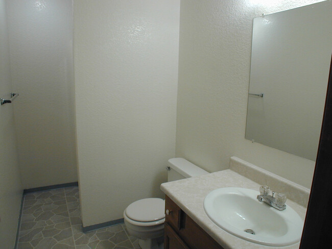 Building Photo - House For Lease