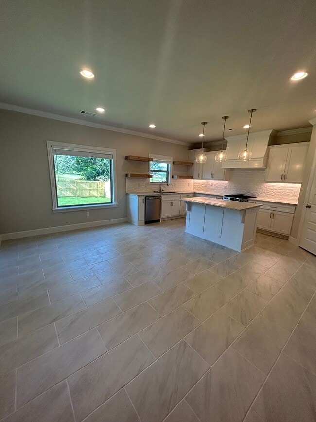 Building Photo - Beautiful Bentonville Home! 4 Bedrooms, 2 ...