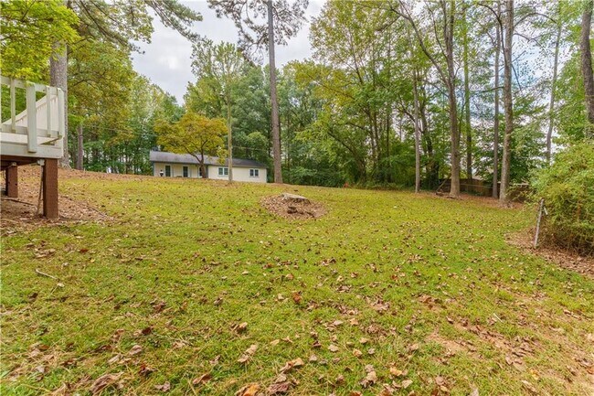 Building Photo - 5700 Tracy Dr SE