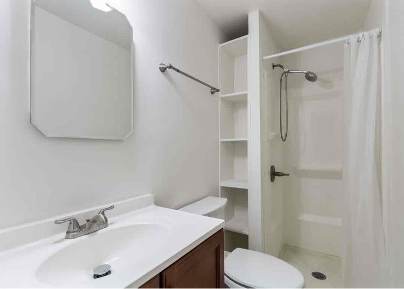 Building Photo - 320 W Main St