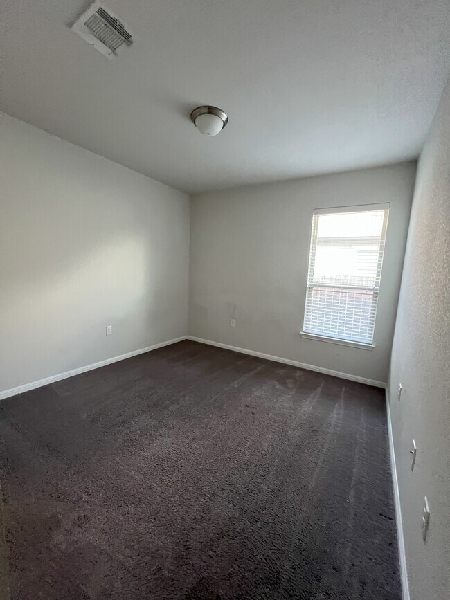 Building Photo - 917 Durness Dr
