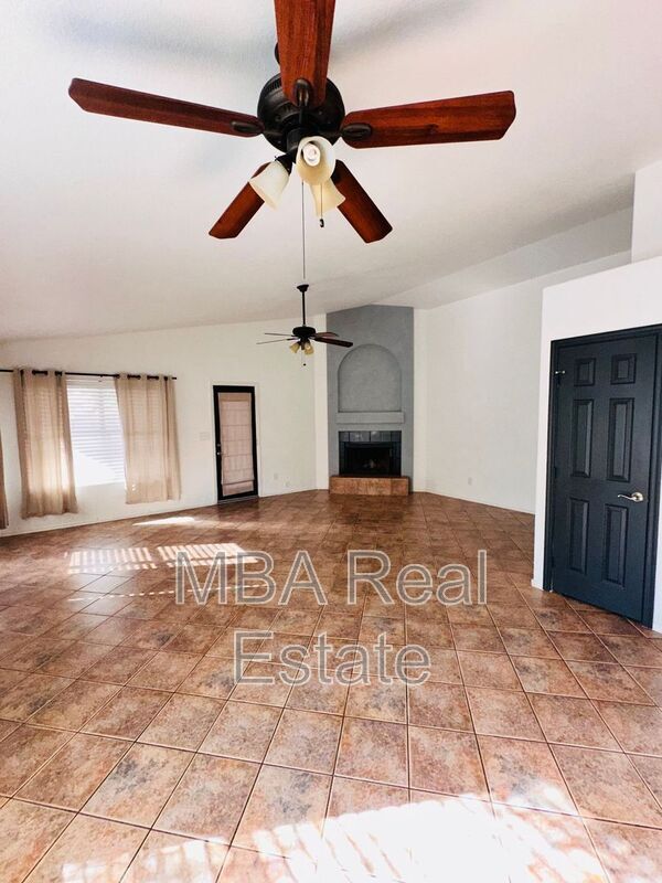 Building Photo - 4463 E South Fork Dr