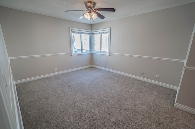 Building Photo - 2 Bedroom Condo for Rent in Canyon Country!