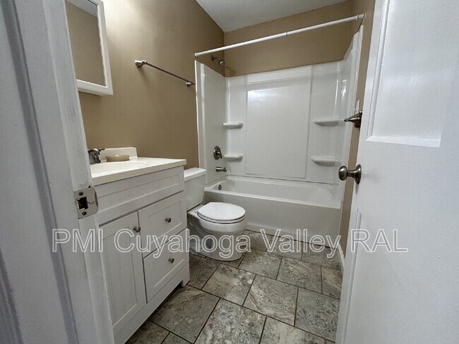 Building Photo - 2364 Suncrest Dr