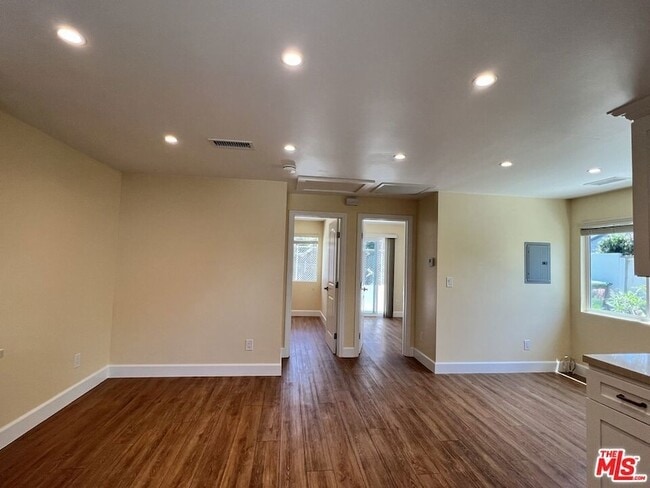 Building Photo - 3753 W 60th St