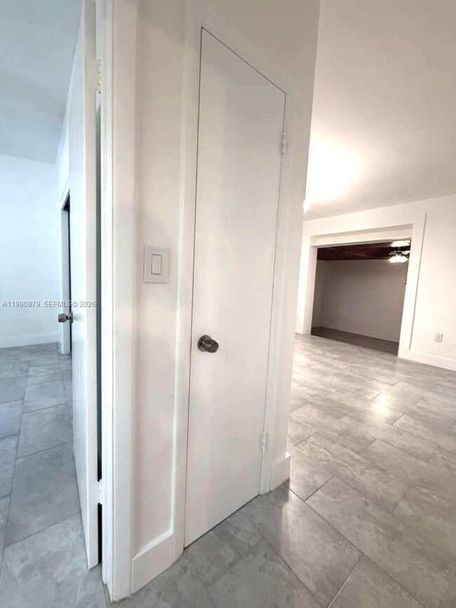 Building Photo - 6339 SW 32nd St