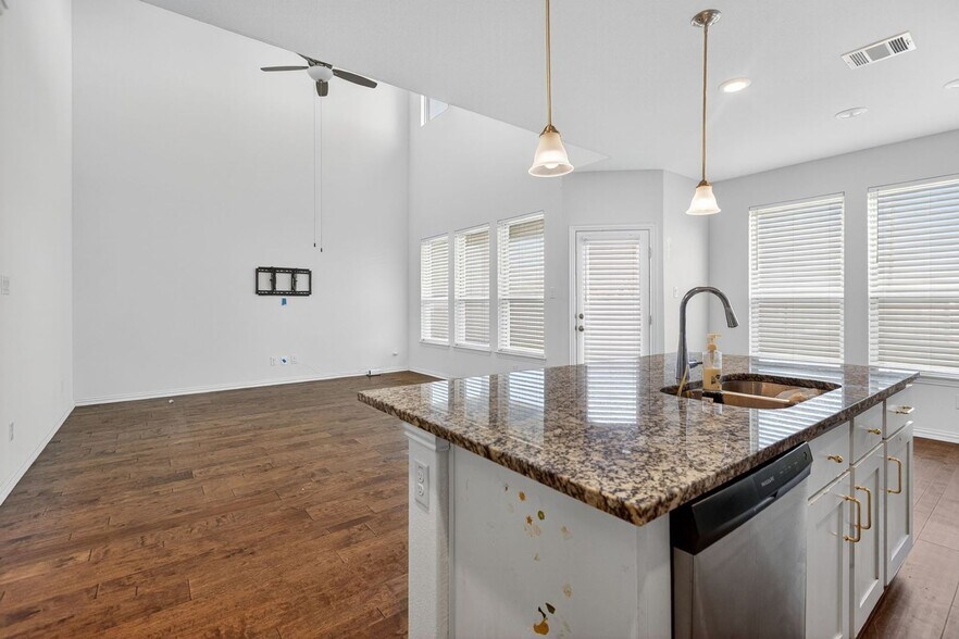 Building Photo - 112 Santo Spirit Road