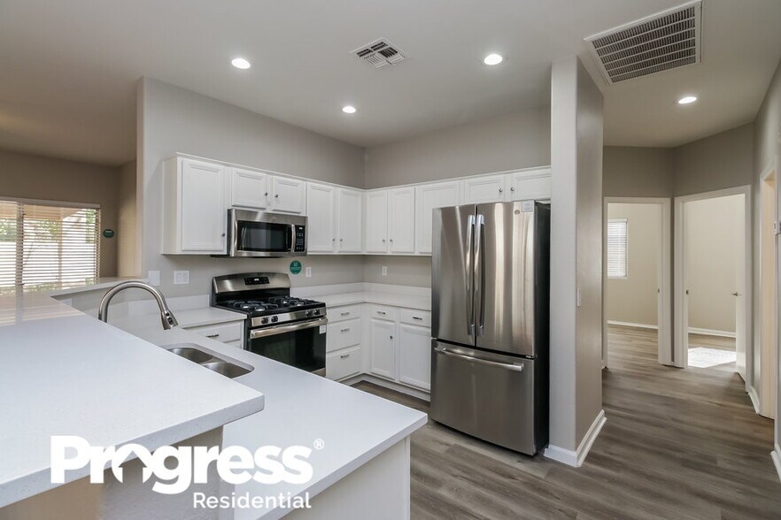 Building Photo - 763 N Surfside Dr